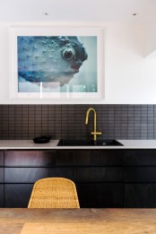 daring-bronte-house-with-lots-of-black-in-decor-5