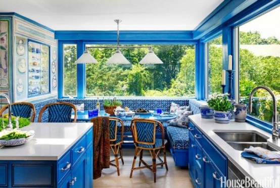 Dazzling Blue Kitchen Design For Those Who Love Vivid Colors