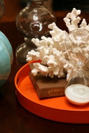 a tray with a clock and a coral is a lovely and easy decor idea inspired by the sea and can be rocked in any space