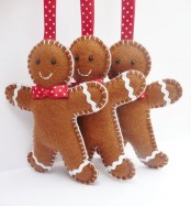 pretty felt gingerbread men with red bows are great Christmas ornaments or just decorations to rock