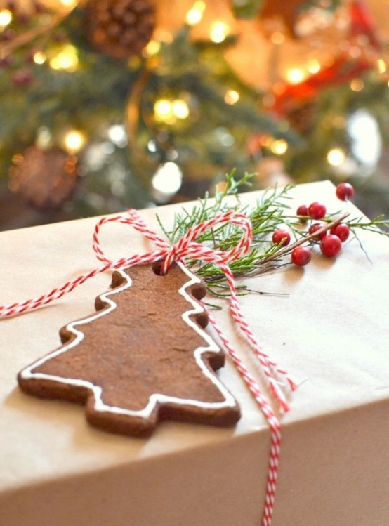 a gingerbread Christmas tree gift topper with berries and evergreens is a cool way to personalize and spruce up gifts