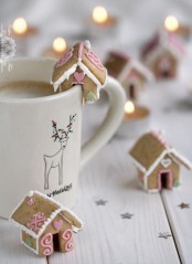 tiny and super cute glazed Christmas gingerbread houses that can top your mug and that can become a lovely Christmas gift