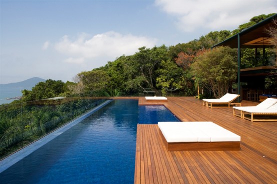 Detached From The Ground House In The Canopy Of Trees