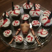 bloody cupcakes served on a dish with parts of a doll are an idea thta is also inspired by Dexter series