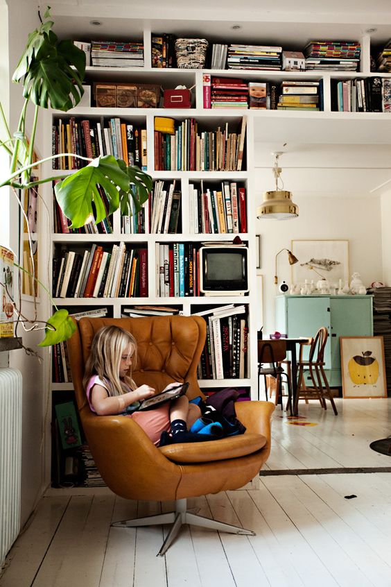 a doorway with lots of open bookshelves is a lovely idea to organize your books and separate the spaces in a bolder way