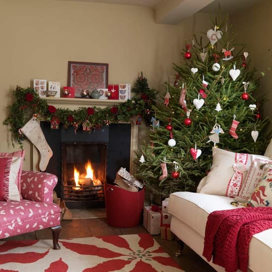 83 Dreamy Christmas Living Room Décor Ideas - DigsDigs