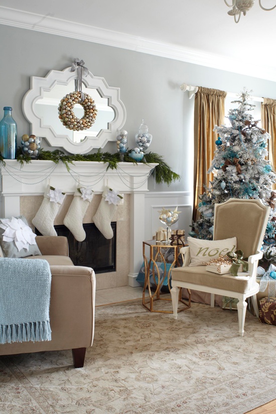 55 Dreamy Christmas Living Room Décor Ideas - DigsDigs