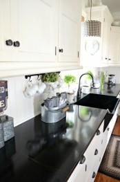 easy-tips-for-creating-a-farmhouse-kitchen-25