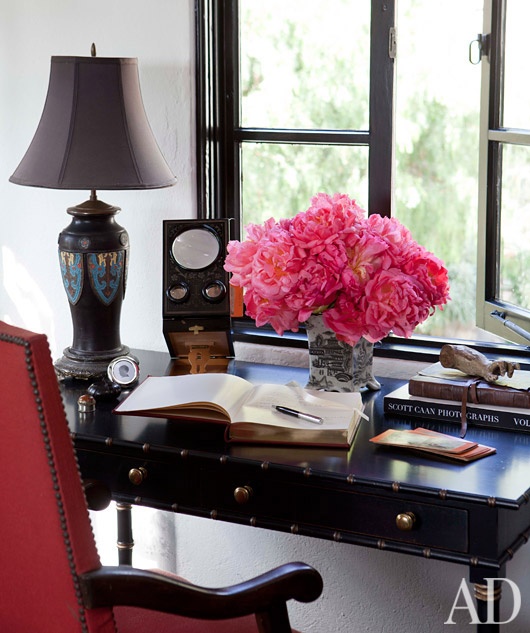 55 Elegant And Exquisite Feminine Home Offices - DigsDigs