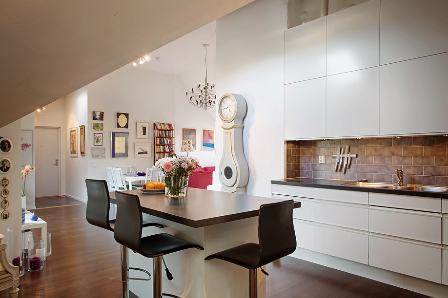 Elegant And Timeless Kitchen Design In Chocolate And White Elegant And Timeless Kitchen Design In Chocolate And White