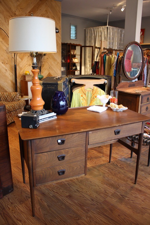 Elegant Mid Century Desk To Get Inspired