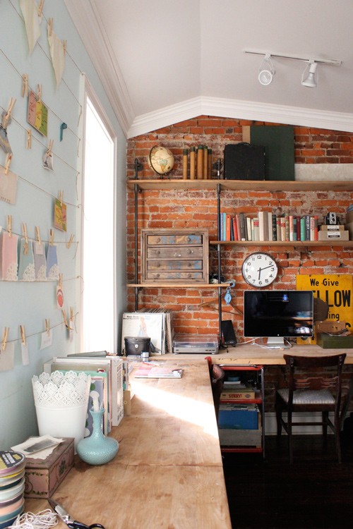 Exposed brick looks great combined with contemporary minimalist devices like iMacs. That's why it's perfect for a home office.