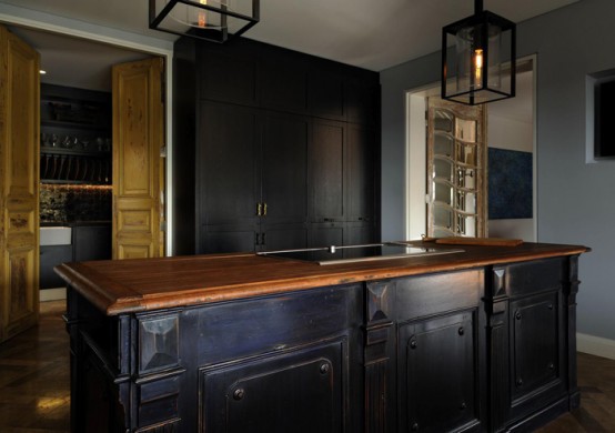 Exquisite Black Kitchen Design With A Vintage Feel