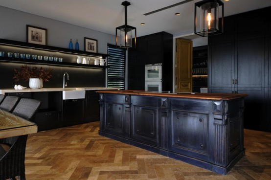 Exquisite Black Kitchen Design With A Vintage Feel