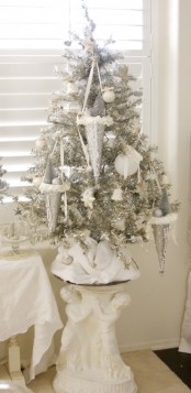 a silver-white Christmas tree decor
