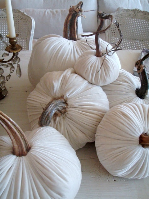 white velvet pumpkins and candles will decorate your space in a refined and chic way and will last as long as you want