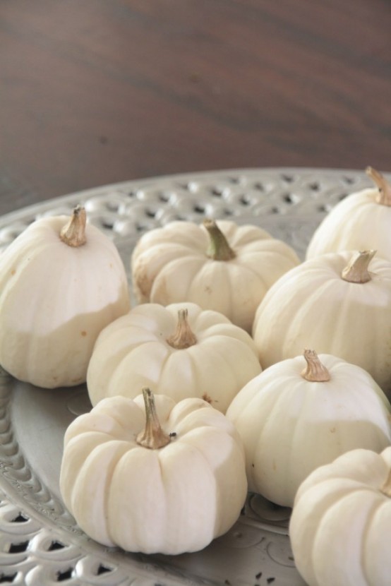 a grey plate with white pumpkins is a simple and chic fall centerpiece or decoration you can make up last minute