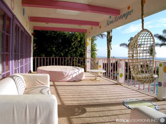 Extremly Colorful Beach House