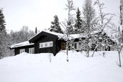 fairy-tale-like-and-cozy-wooden-norwegian-house-1