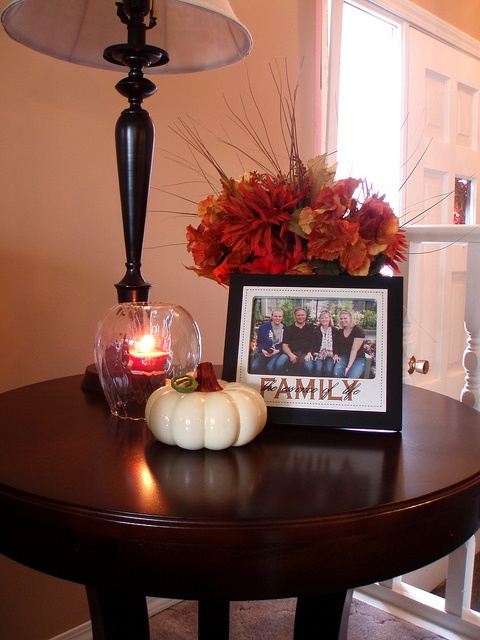 43 Fall Coffee Table Décor Ideas - DigsDigs