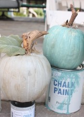 neutral and blue chalk painted pumpkins are perfect for the fall and can make your space ultimate