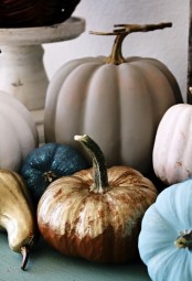 shiny gold, blue and blush pumpkins and gourds look cool and modern, they don’t hint on anything rustic