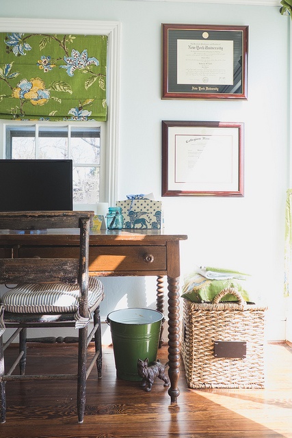 Work In Coziness: 40 Farmhouse Home Office Décor Ideas - DigsDigs