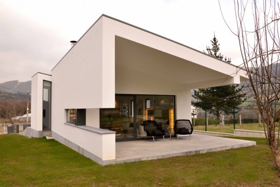 Contemporary House Filled with Natural Light and Black & White Exterior