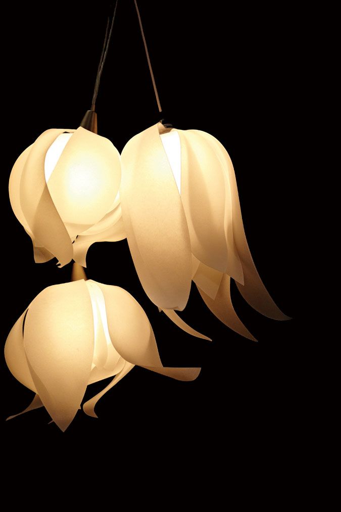 white very natural looking flower shaped pendant lamps are very cool to light up your space a lot