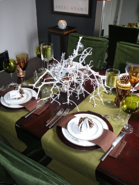 green runners, green glasses, amber glasses and brown napkins for an earthy-toned Thanksgiving tablescape