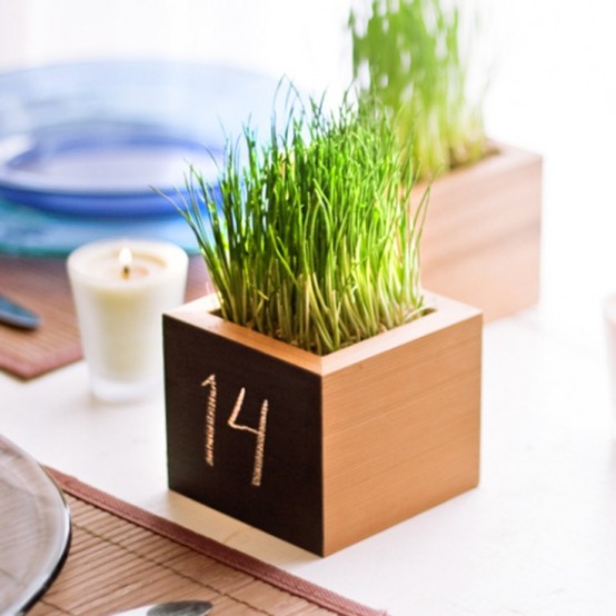 a box with wheatgrass and a table number is a simple and pretty decoration for a wedding in spring