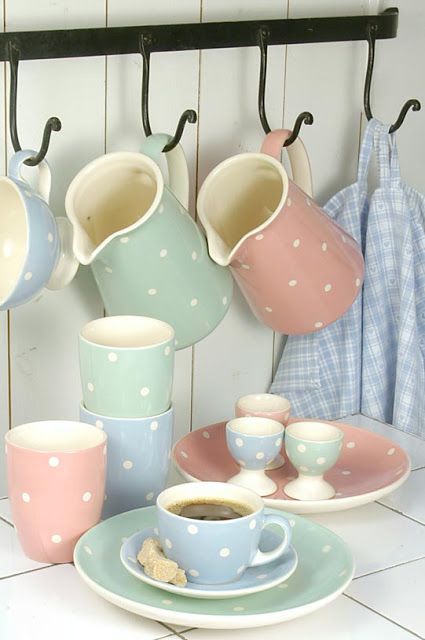 Fun And Bright Polka Dot Home Decor Ideas