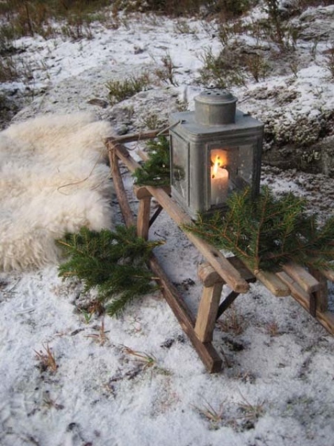 33 Creative And Fun Sleigh Décor Ideas For Christmas - DigsDigs