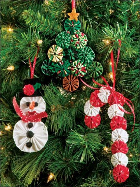 cool and fun fabric Christmas ornaments - a snowman, a Christmas tree and a candy cane cna be DIYed and will be amazing for your tree