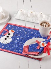 a colorful snowman placemat and a napkin are amazing to style your table for Christmas and will add a lot of color to the tablescape