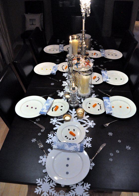 plates and chargers styled as snowmen will make yoru kids' Christmas table funnier and cooler