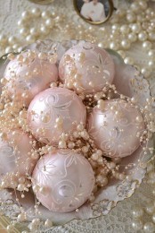 a vintage bowl with blush vintage Christmas ornaments and pearls is a gorgeous and refined decoration with a vintage feel