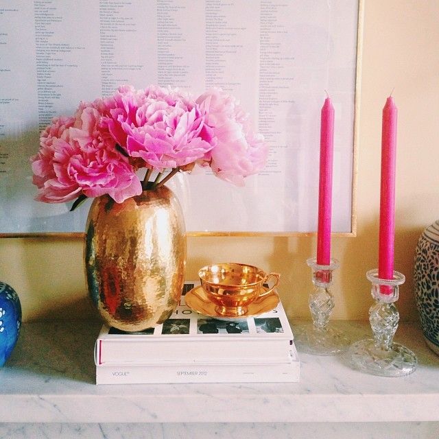 a beautiful gold vase and a teacup with asaucer easily glam up the space and make it look stylish and cool