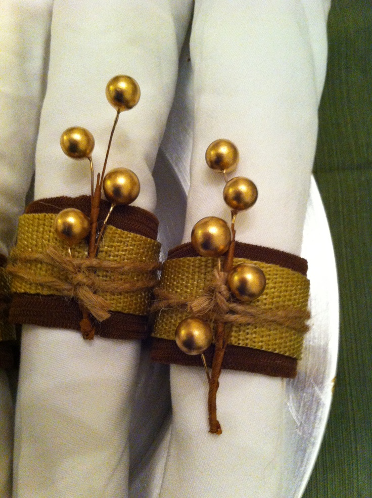 brown and gold napkin rings and gold beads to mark your napkins and make them chic and refined
