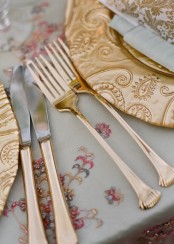 refined patterned chargers, gold cutlery and white and gold napkins will make your tablescape very chic and refined