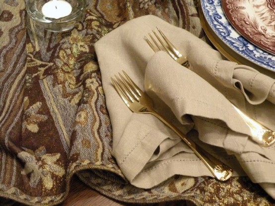 gold cutlery, neutral textiles, patterned plates for a vintage-inspired Thanksgiving place setting