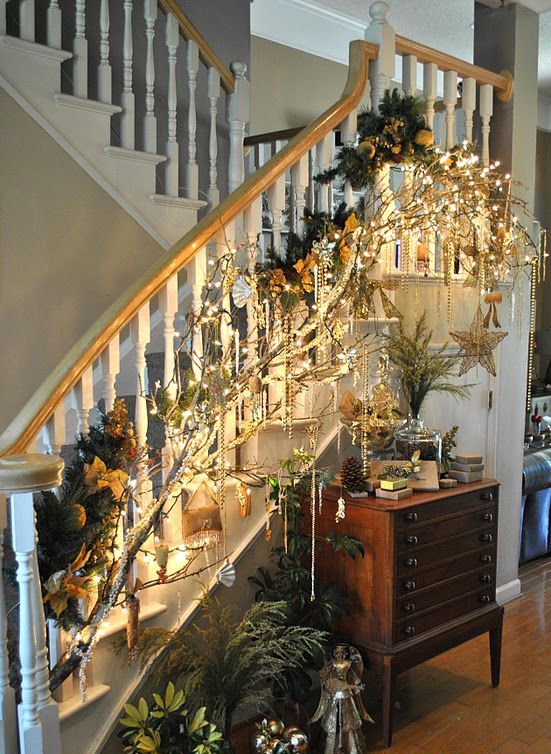 Gorgeous Indoor Decor Ideas With Christmas Lights