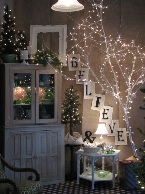 31 Gorgeous Indoor Décor Ideas With Christmas Lights - DigsDigs