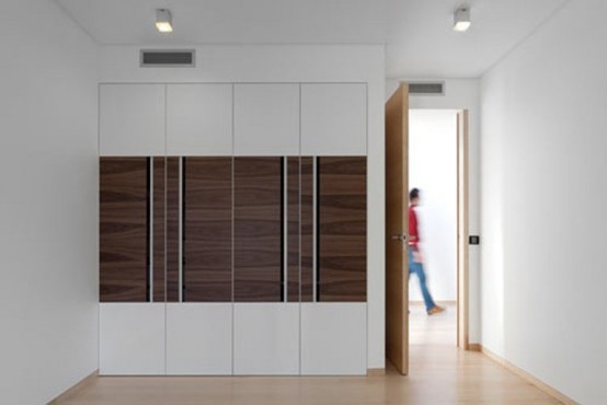 Gorgeous Minimalist House With A Light Interior
