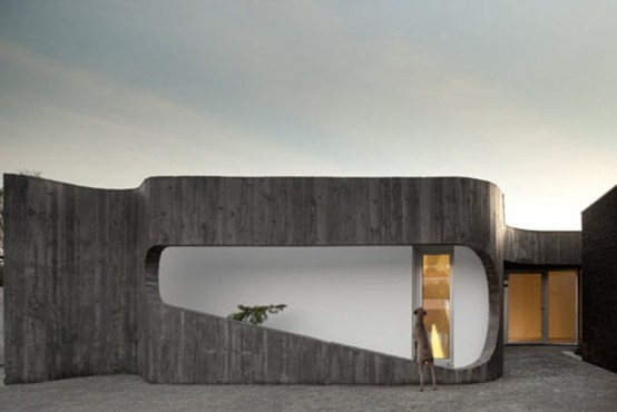 Gorgeous Minimalist House With A Light Interior