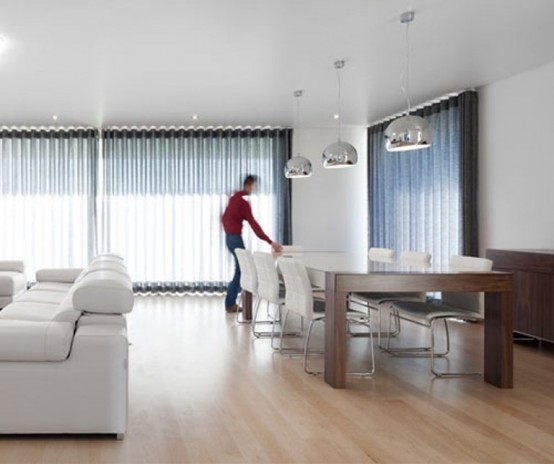 Gorgeous Minimalist House With A Light Interior