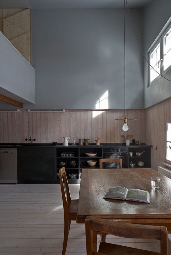 Halbhaus: 17th Century Modest Alpine Chalet Makeover