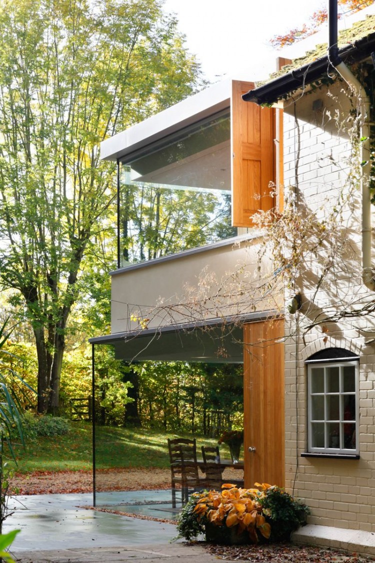 Historical English Cottage With A Cantilevered Glazed Extension