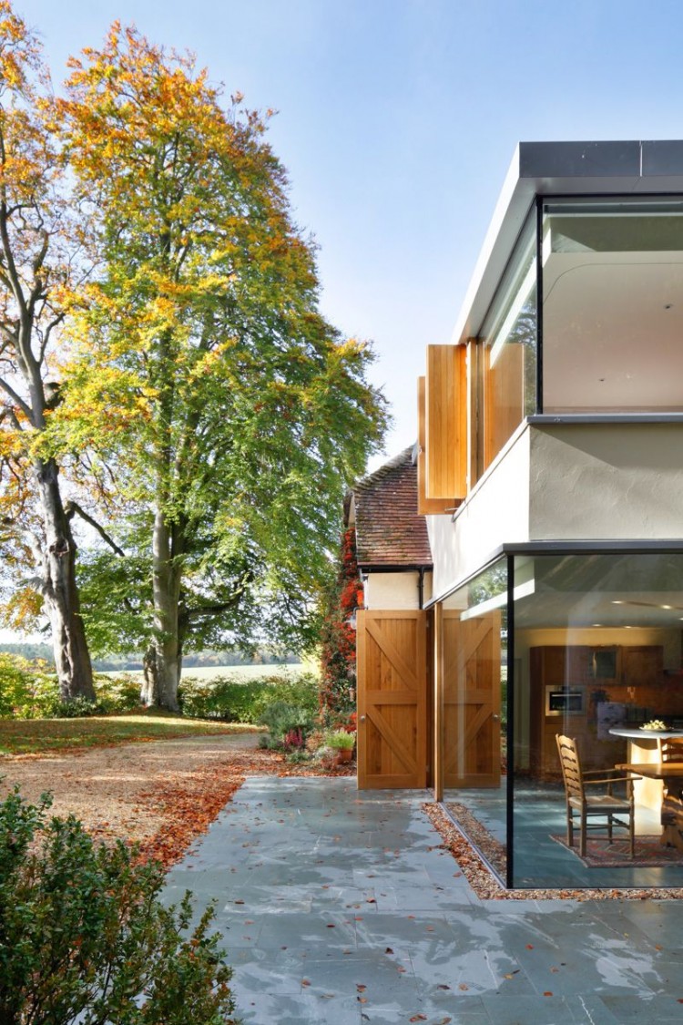 Historical English Cottage With A Cantilevered Glazed Extension