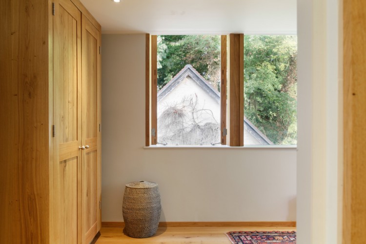 Historical English Cottage With A Cantilevered Glazed Extension